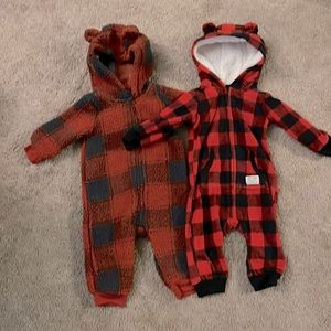 2 Carters (9m) full fleece zip up💥